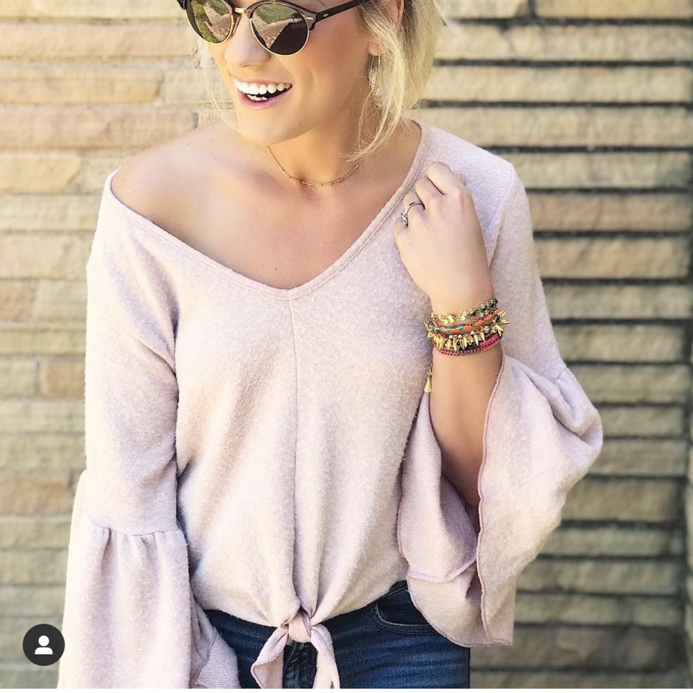 J Roberts Tie Top